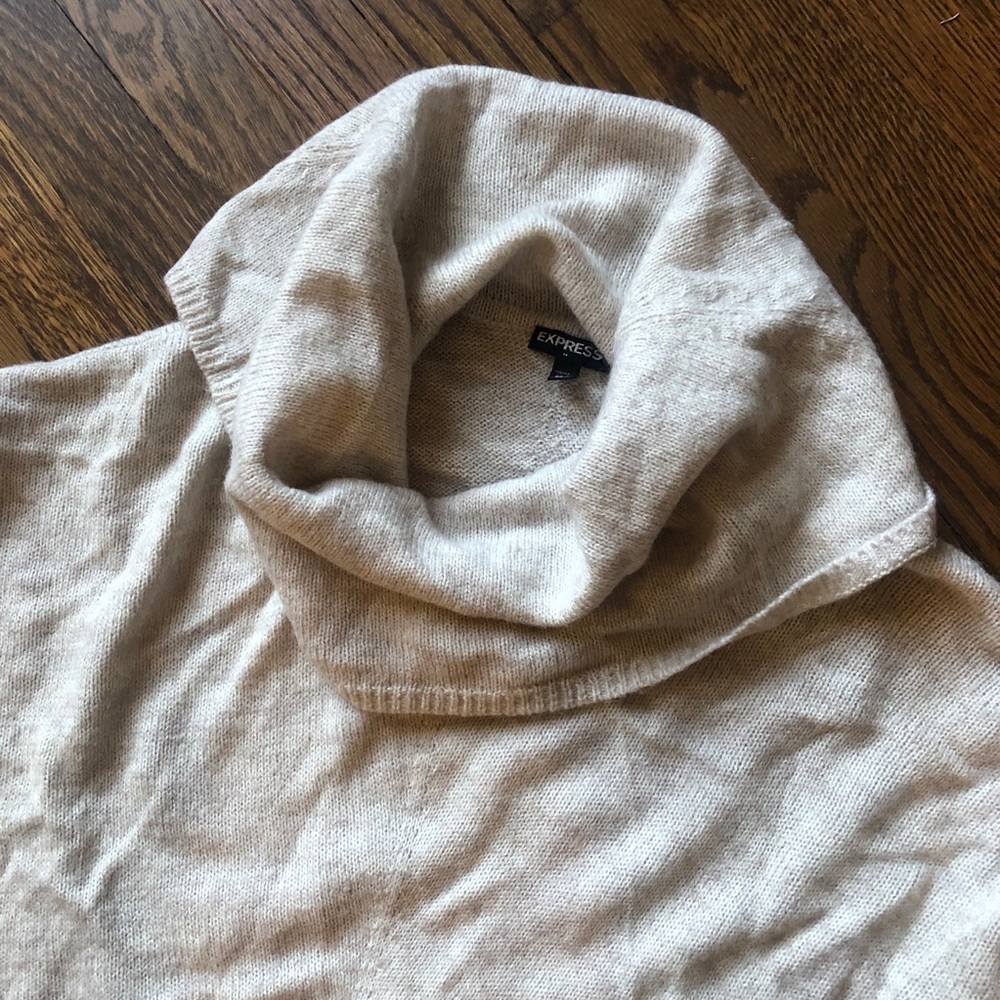 Express Cream Cowlneck Sweater XS/S